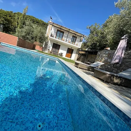 Villa Island Skiathos Town